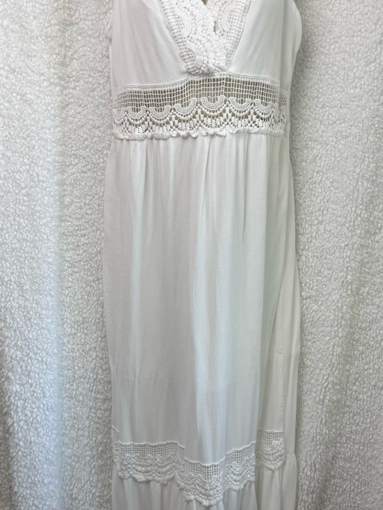 bailey blue Dresses & Skirts - Bailey Blue 100% Rayon Sleeveless Lined White Crochet-Detail Maxi Dress Sz M
